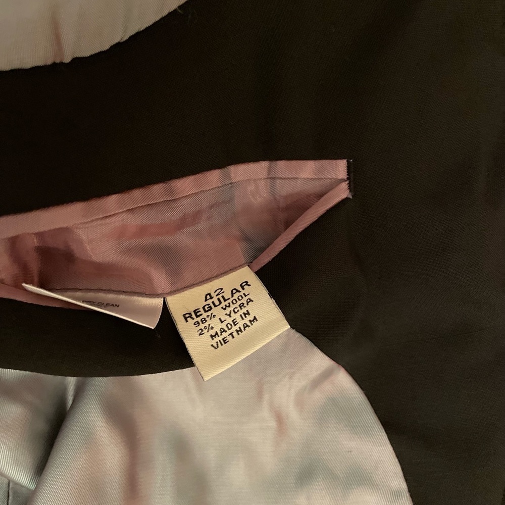 3 Button suit! - Picture 4 of 5